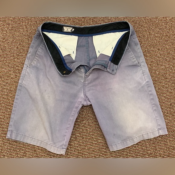 Men's 34 Vtg Trashed N Thrashed Volcom Well Worn Tough Skateboarding Shorts - Picture 10 of 10